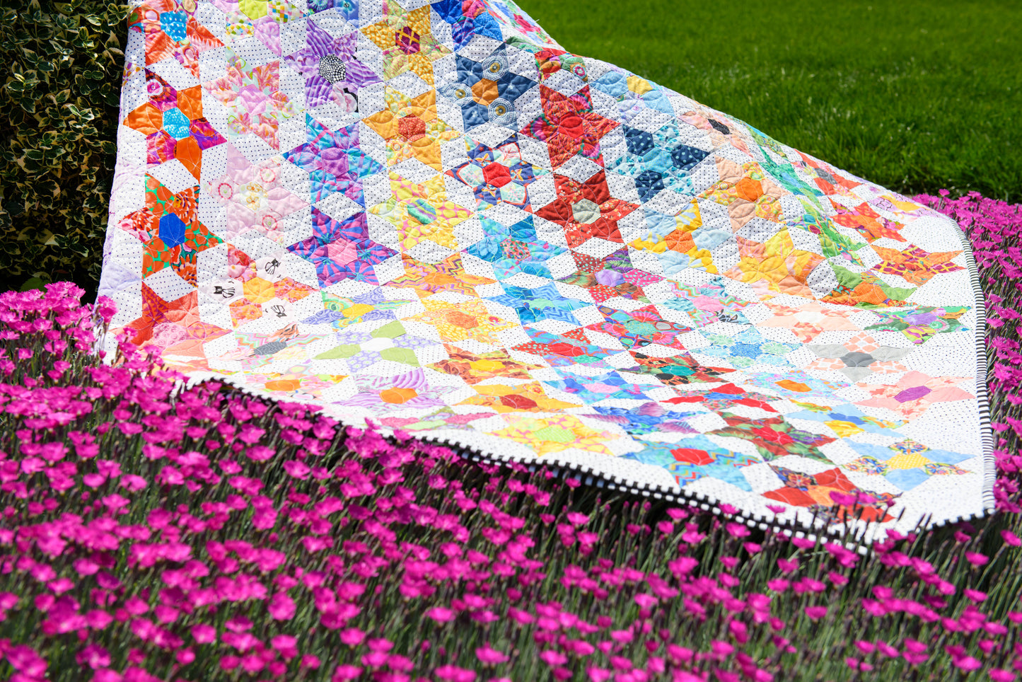 Daisy Chain quilt made with English Paper Piecing Made Easy templates outdoor photo